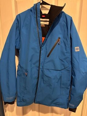 686 Men’s Bright Blue Waterproof Ski Jacket with Hood